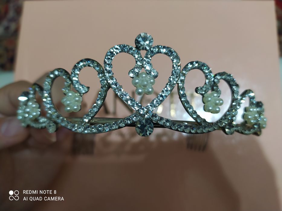 Продаю нежную диадему