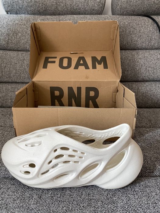 Yeezy FOAM RNR Sand