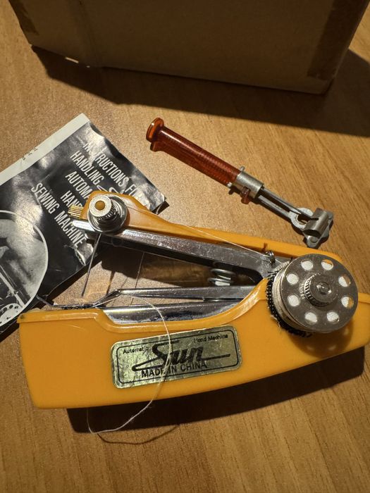 Masina de cusut manuala portabila