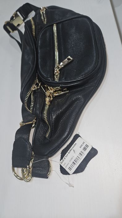 Borseta noua cu etichet