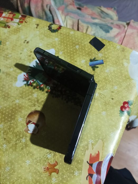 Samsung Z flip 5(256GB,12GB RA)--pentru piese sau de reparat