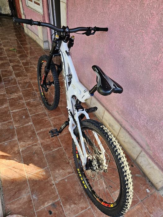Schimb bicicleta downhill