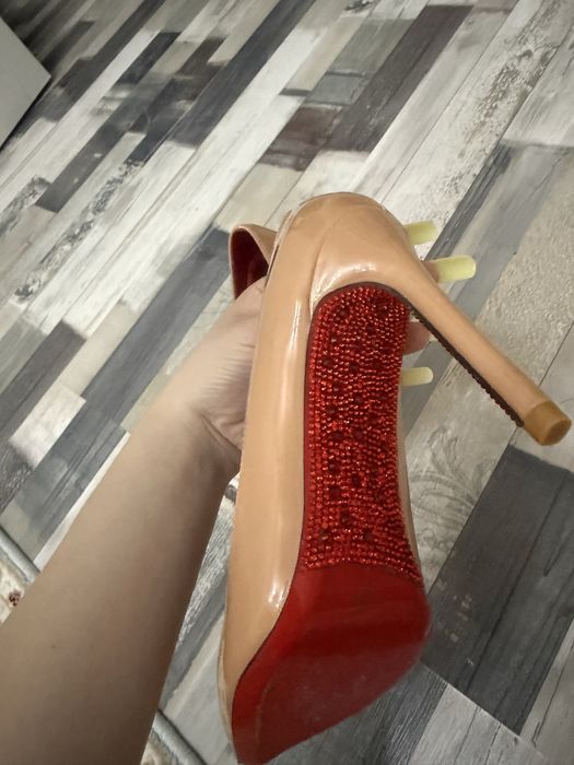 Продам туфли новые