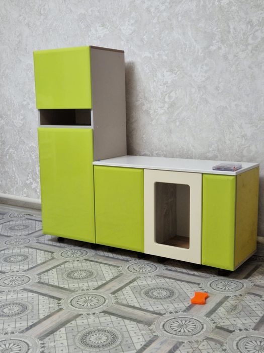 Детская кухня и холодильник