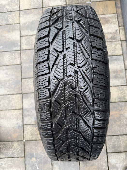 vw Golf 6 оригинални с чисто нови зимни гуми 15 цола  195/65/15 - 300€