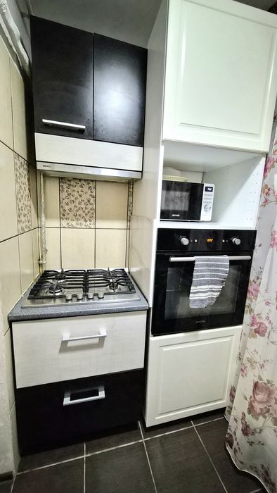 Vand apartament cu 2 camere.