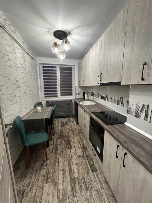 Vand apartament doua camere decomandat, central et.2