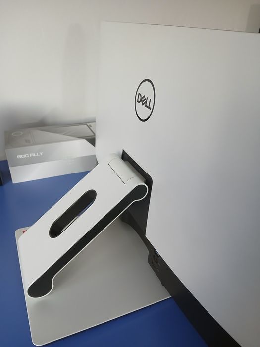 All in one Dell Inspiron 24-5475 Ryzen 7 si RX560 4Gb memorie video