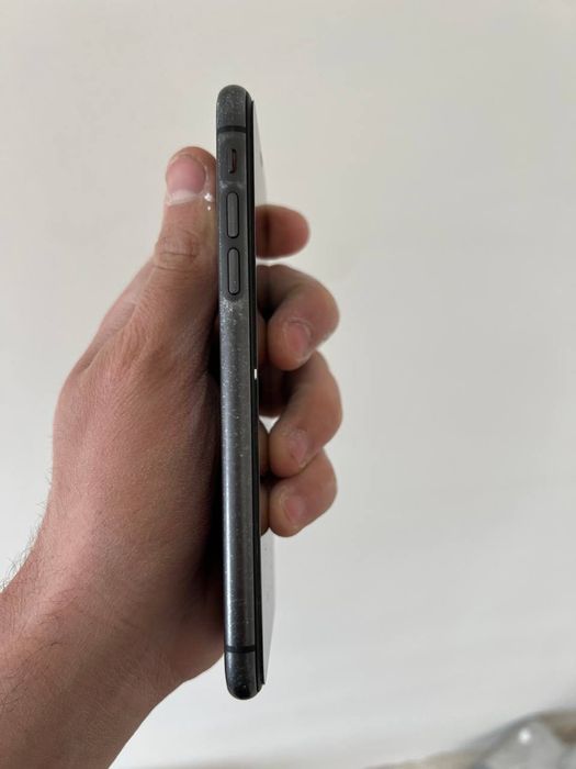iPhone 11 в хорошем состоянии