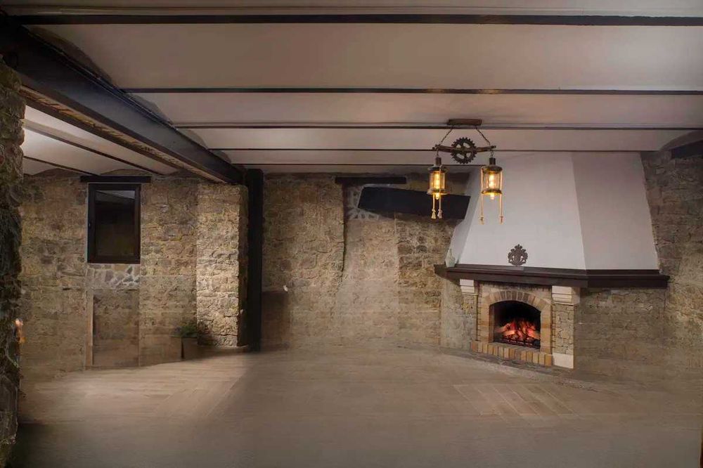 Spatiu pt restaurant de inchiriat - langa Castelul Peles