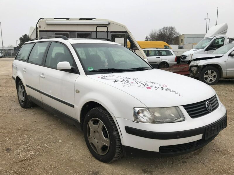 НА ЧАСТИ! VW Passat 1.6 i 101 кс. AHL Комби Климатик Фолксваген Пасат