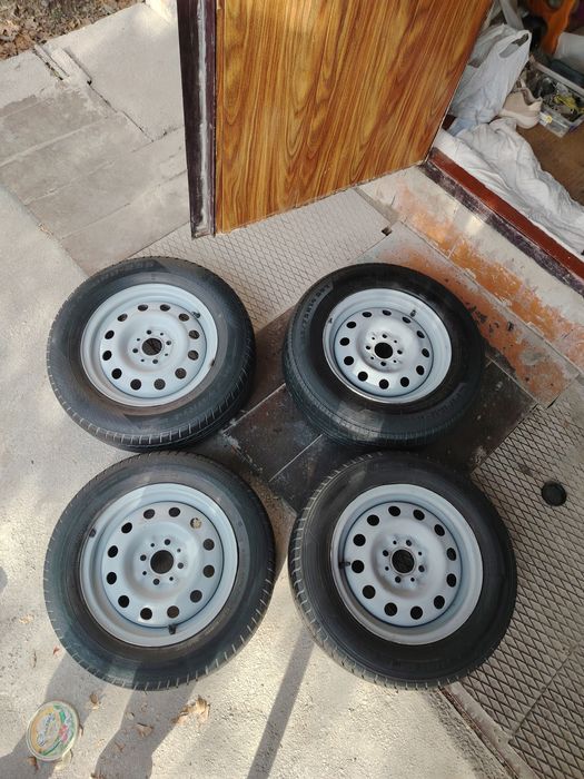 Продам заводские диски с шинами от приоры!!