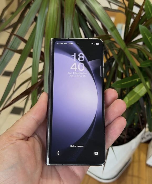 Samsung Z Fold 5 de 512 GB si 12 RAM