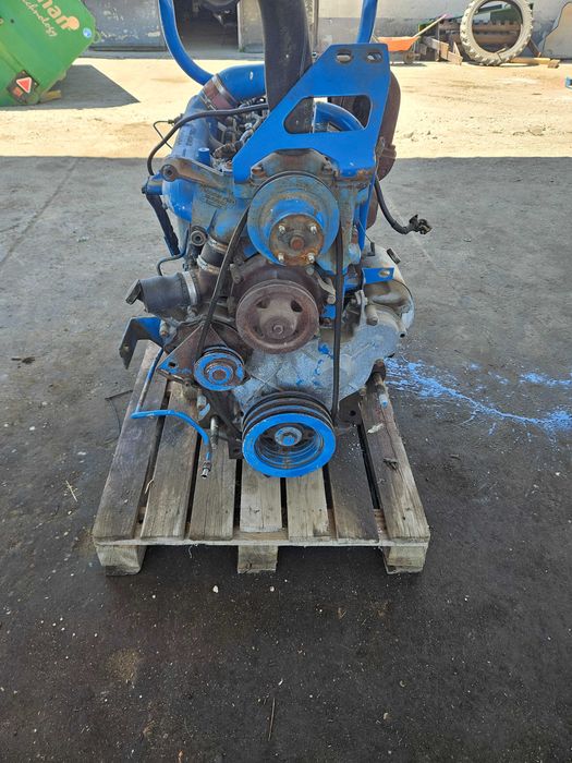 Motor 6 cilindrii tractor Ford E6NN-6015-EA — poza 2
