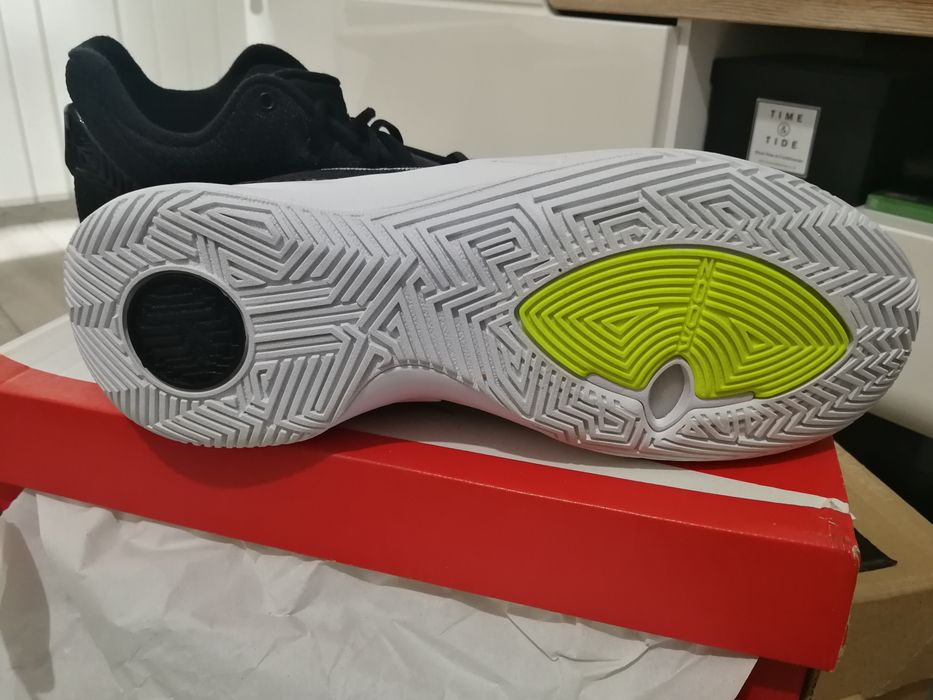 Маратонки Nike Kyrie Flytrap II