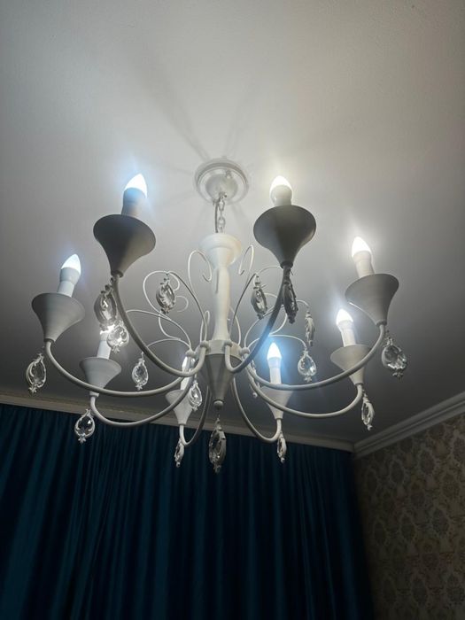 Продам люстру