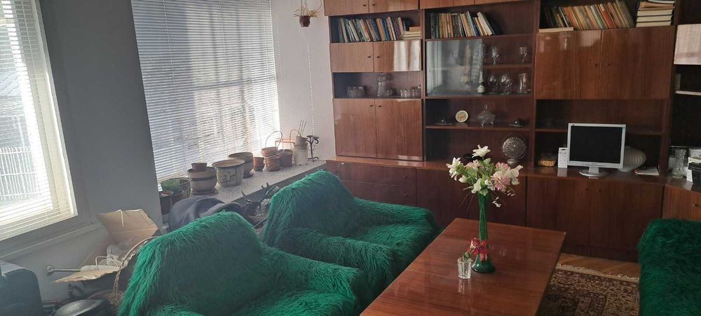 Продава се Многостаен апартамент в Шумен, Военно училище - 150 кв.м за 1200 €/кв.м - Снимка #1