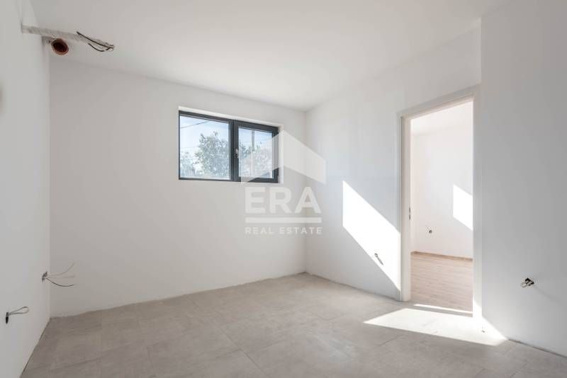 Продава се Двустаен апартамент в Варна, Виница - 35 кв.м за 1972 €/кв.м - Снимка #2