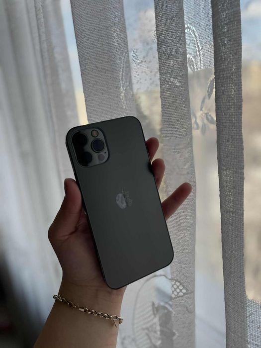 Продавам iPhone 12 pro