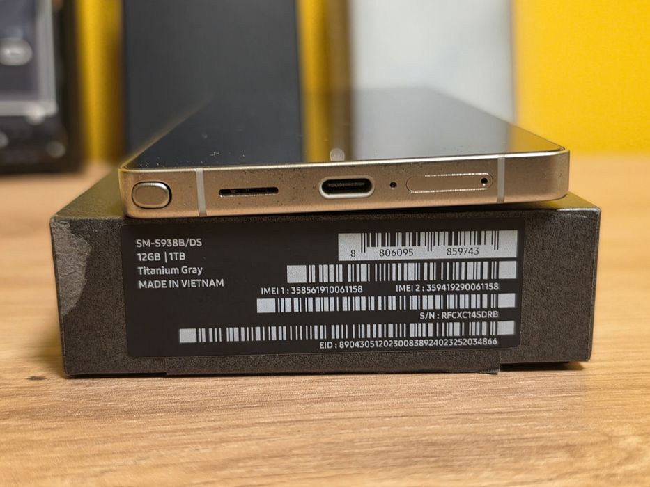 Samsung S25 Ultra 1TB пълен комплект  Titanium gray.