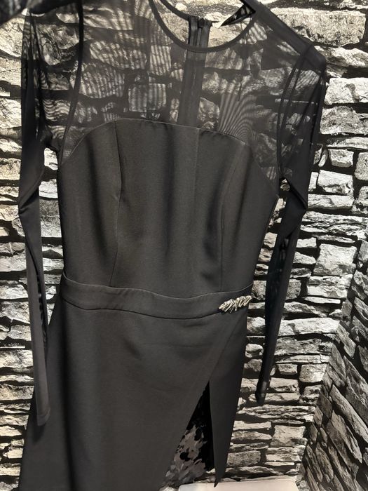 черна рокля с пайети