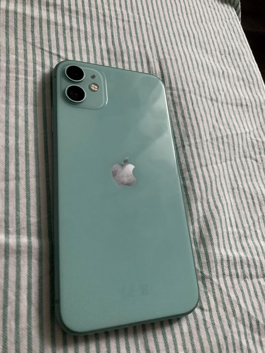 iPhone 11 albastru