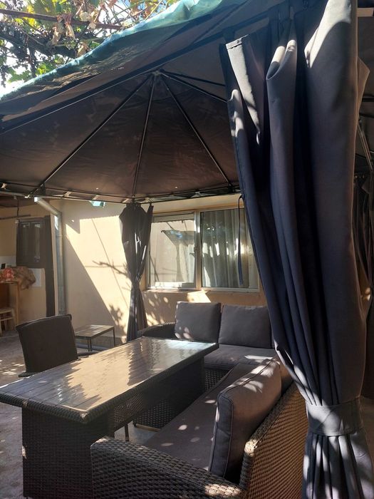 Vand set canapele, masa, scaun si pavilion terasa