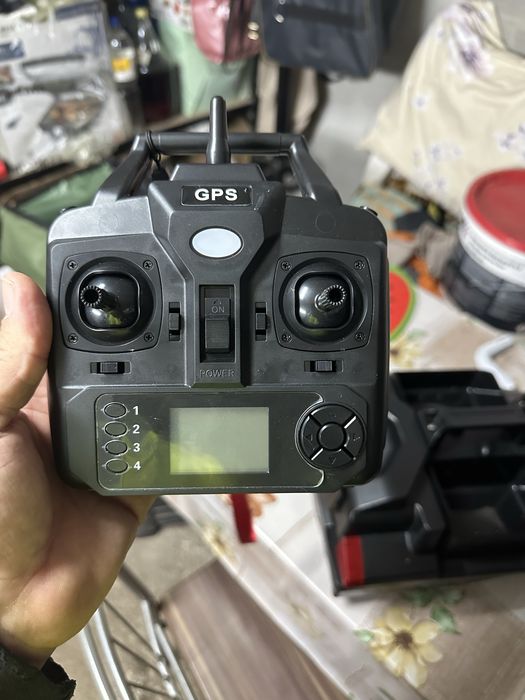 Barcă de nădire cu 3 Cuve V020 cu GPS + scaun cadou