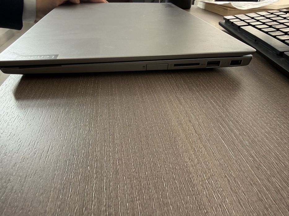 Бизнес ноутбук Lenovo