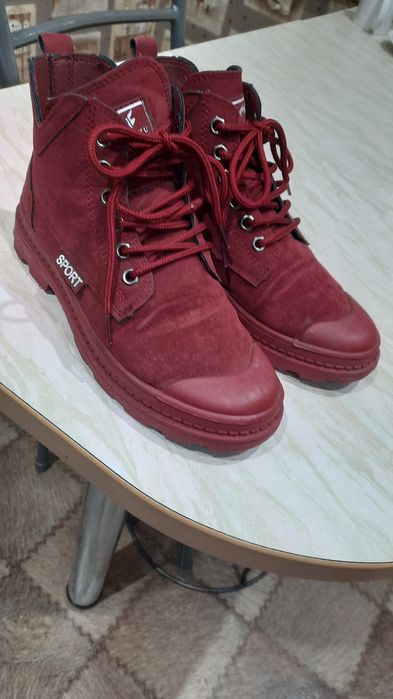 Продаю демисезонные ботинки