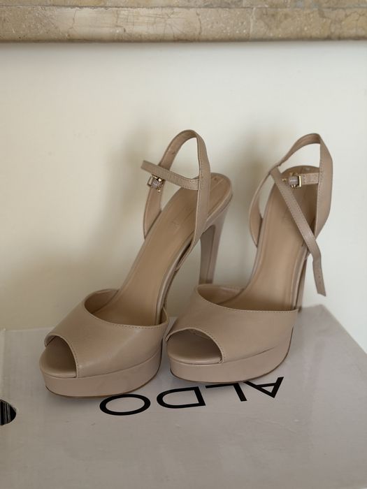 Сандали на ток ALDO