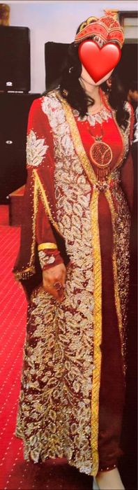 ansambil 2 marta  kiyilgan toshlik judayam chiroyli yaltillab