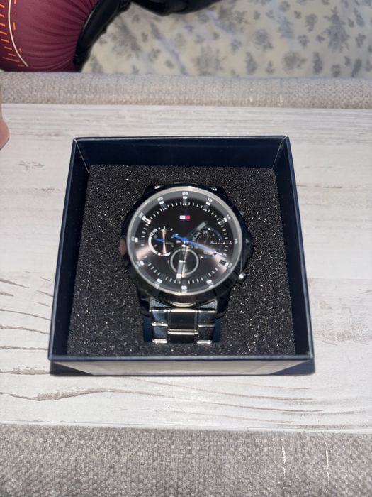 Часы Tommy Hilfiger