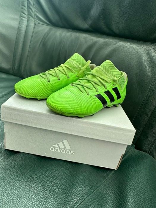 Футболни бутонки