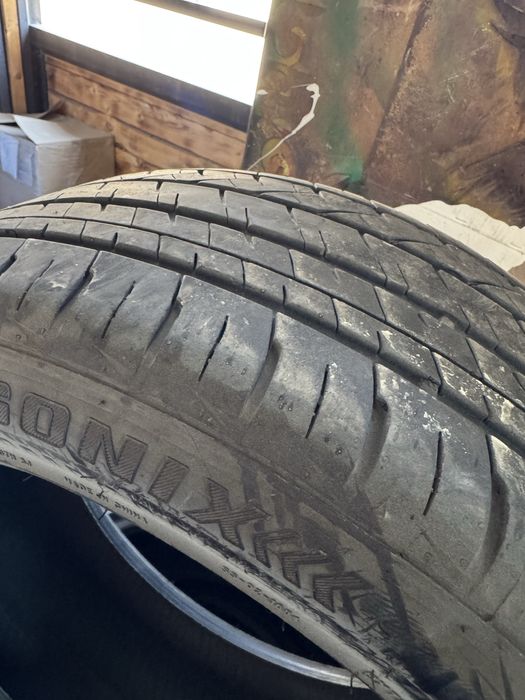 Продам шины 235/45-18