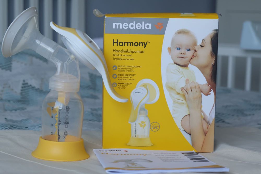 Ръчна помпа за кърма Medela Harmony + Подарък