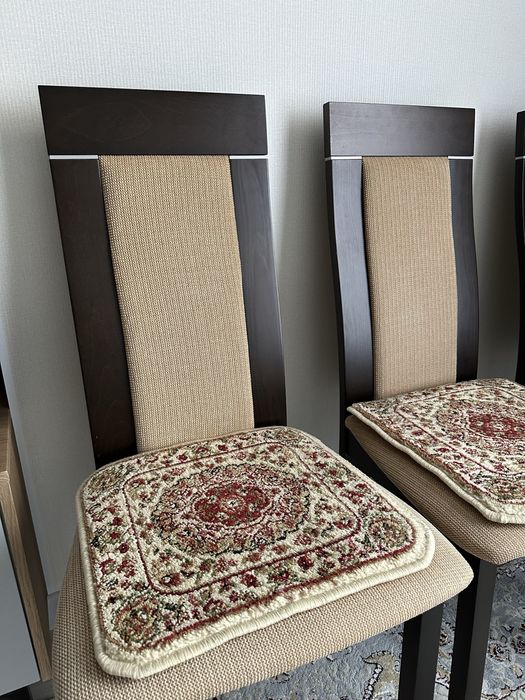 Продам 6 штук кухонных стульев