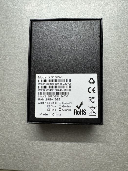 Мини смартфон със android софтуер и дизайн на apple