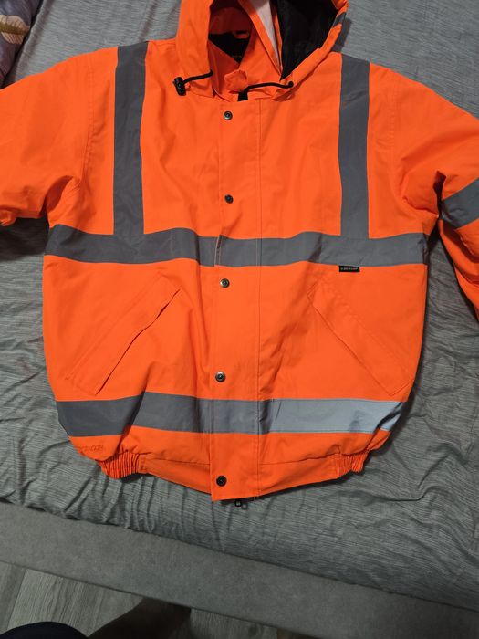 Vând geaca muncă