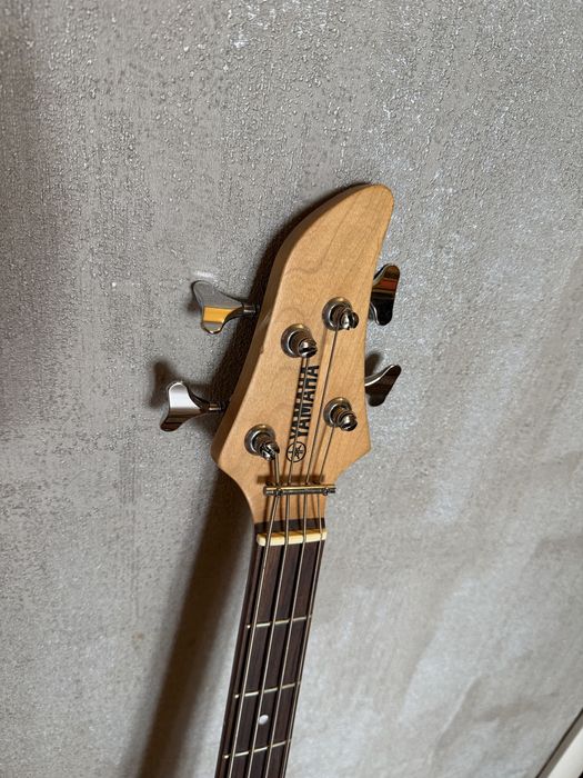 Бас гитара Yamaha