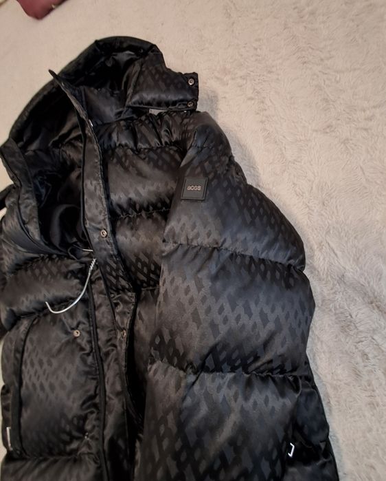 Vand geaca boss noua