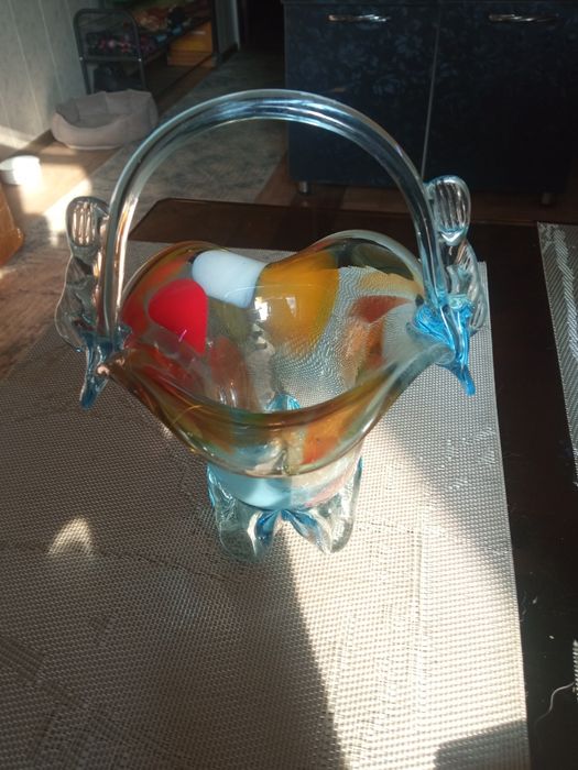 Корзинки цветного стекла