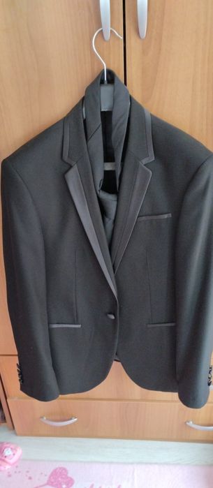 Мъжки официален костюм