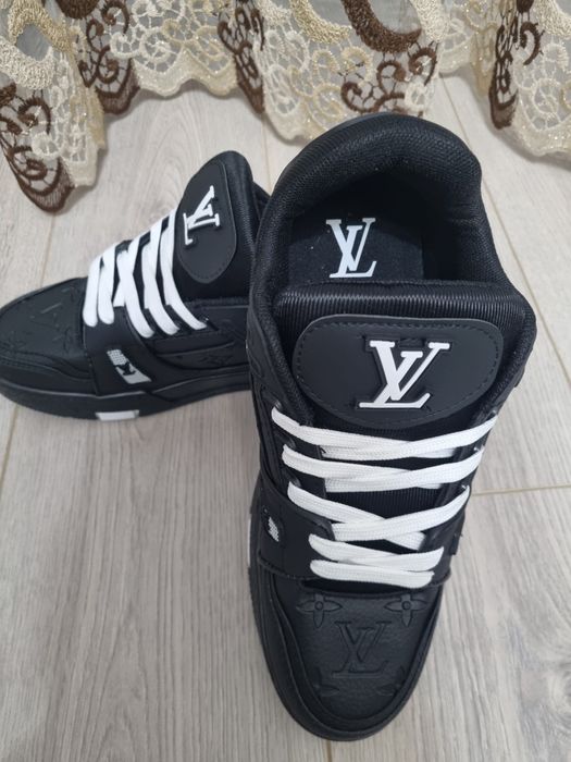 adidasi lv trainer