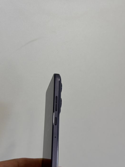 Продавам Motorola Edge 50 NEO като нов