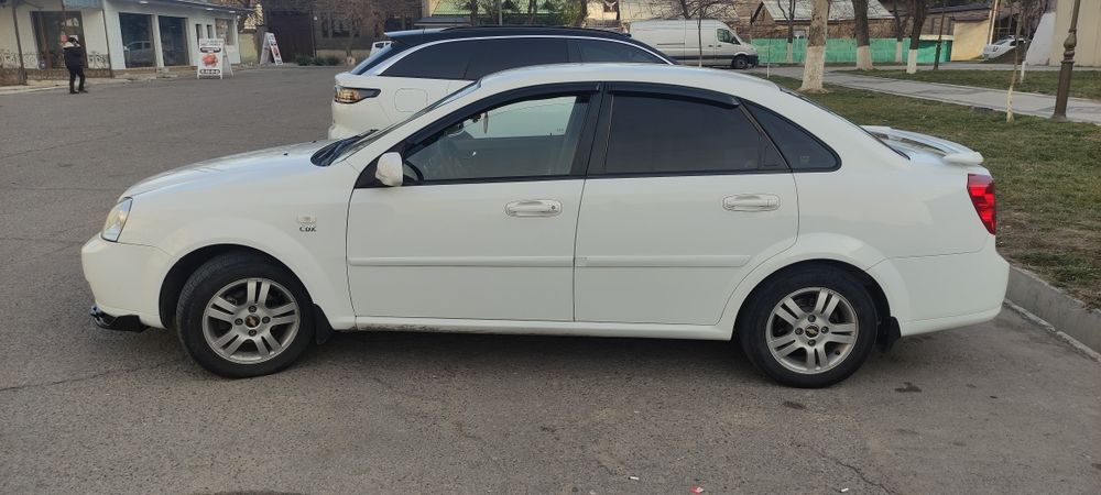 Продаю Lacetti 2010 год автомат
