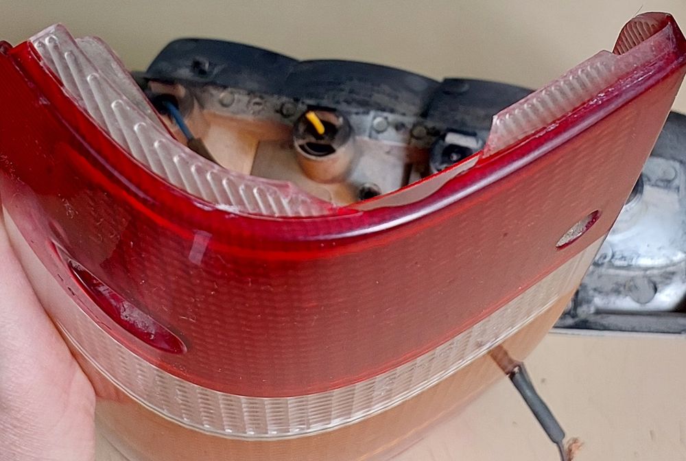 Продам фары на запчасти