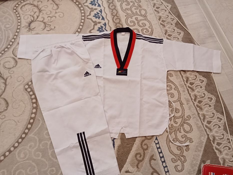 Продам новое кимоно таеквондо