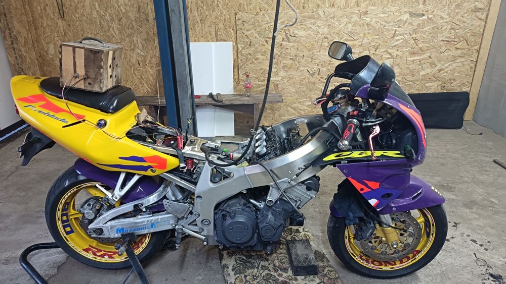 Honda cbr 900rr sc33