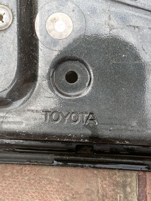 Продаётся дверь Toyota Carina E